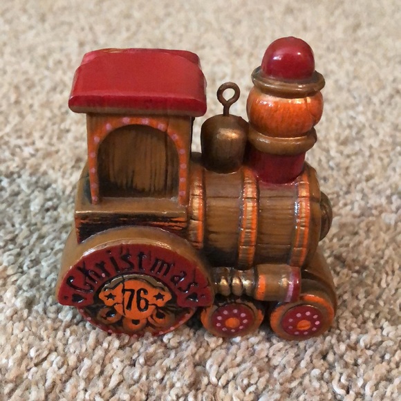 Vintage Dated 1976 Hallmark Ornament YESTERYEARS: TRAIN Wood Look Design - Picture 3 of 4